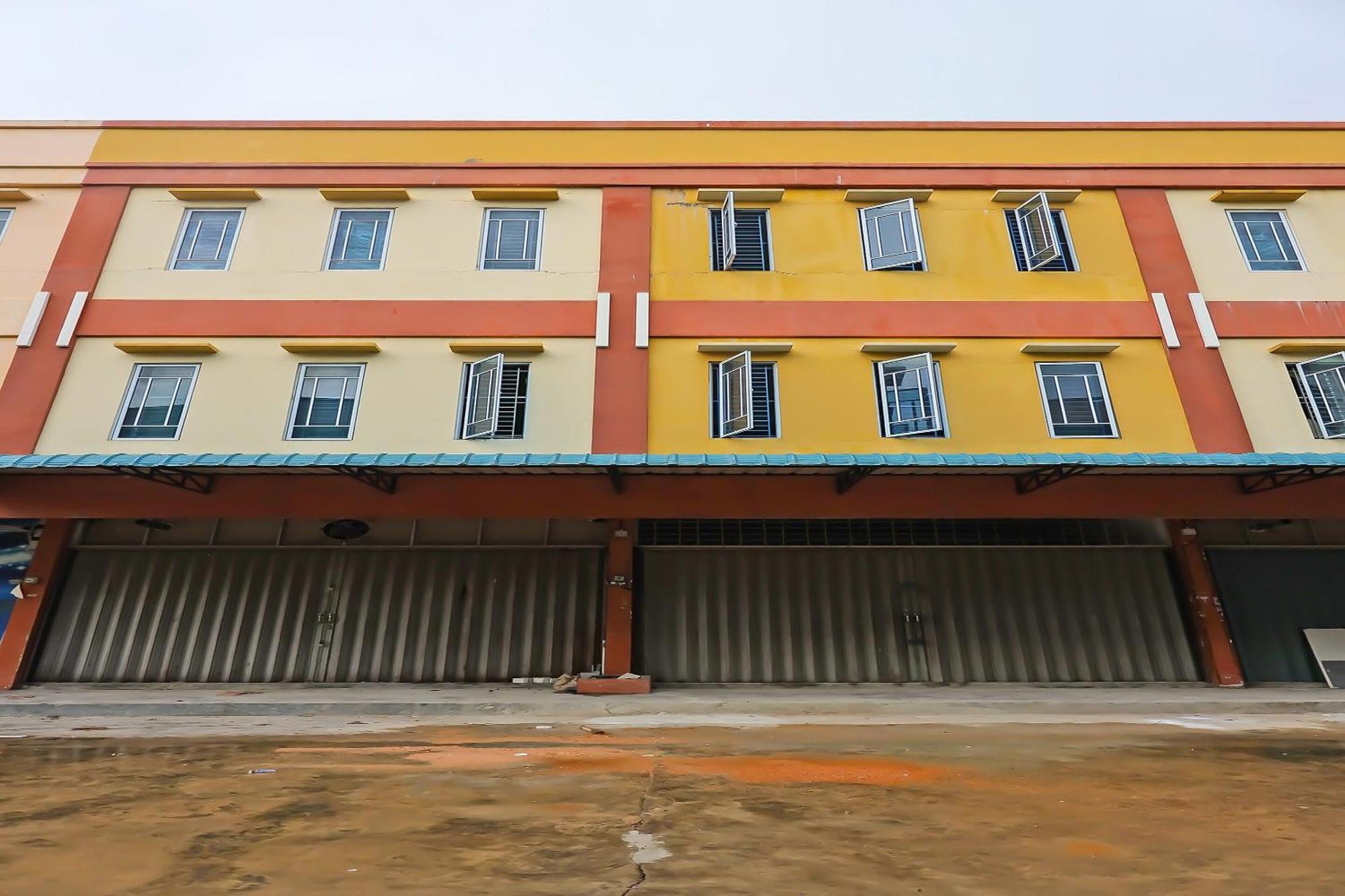 Oyo 92451 Hasan House Syariah 2Nearvihara Budhi Bhakti Нагоя Екстериор снимка